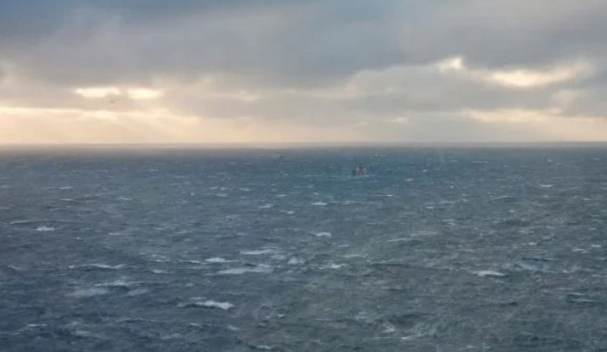 Zbulohet një nëndetëse me 3 ton kokainë në ujërat e Spanjës